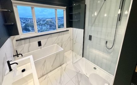 contemporary_modern_bathroom_marble_porceline_tiles